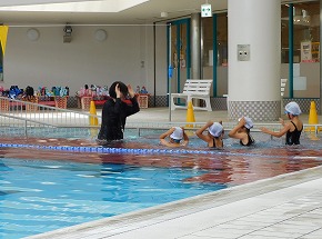 050606fureaikanpool02.jpg